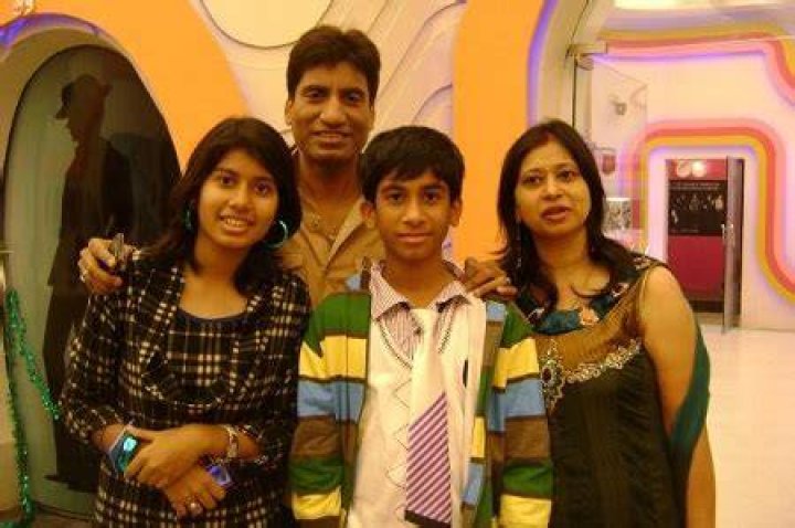 Aayushmaan Srivastav with his mom,dad and sister