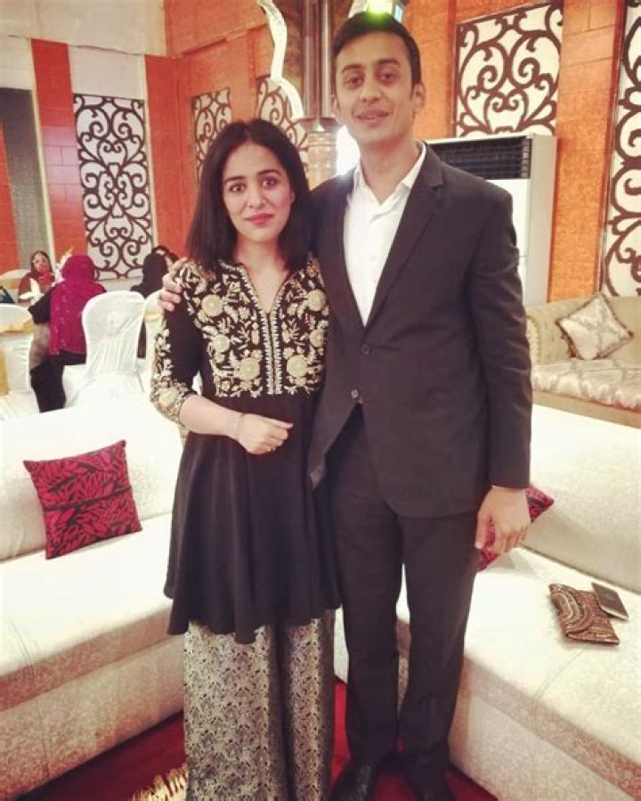 Abdul Hadi proposes Yasra Rizvi on a TV show