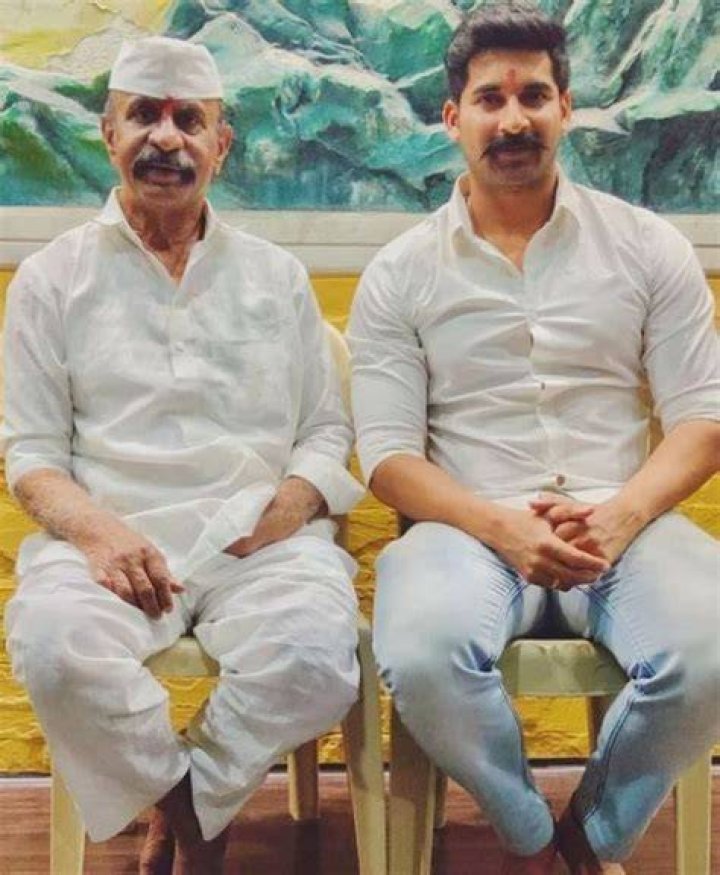 Akshay Waghmare height