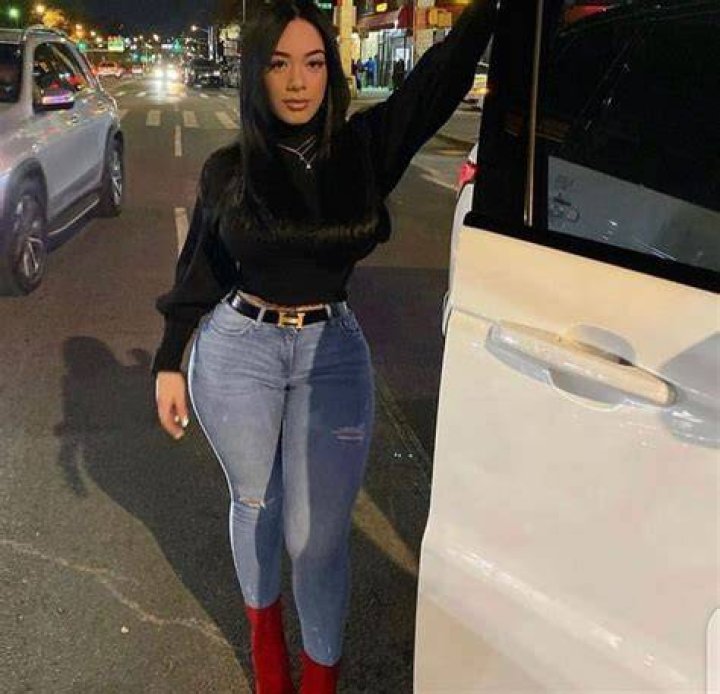Alejandra Mercedes loves to go to beach sides