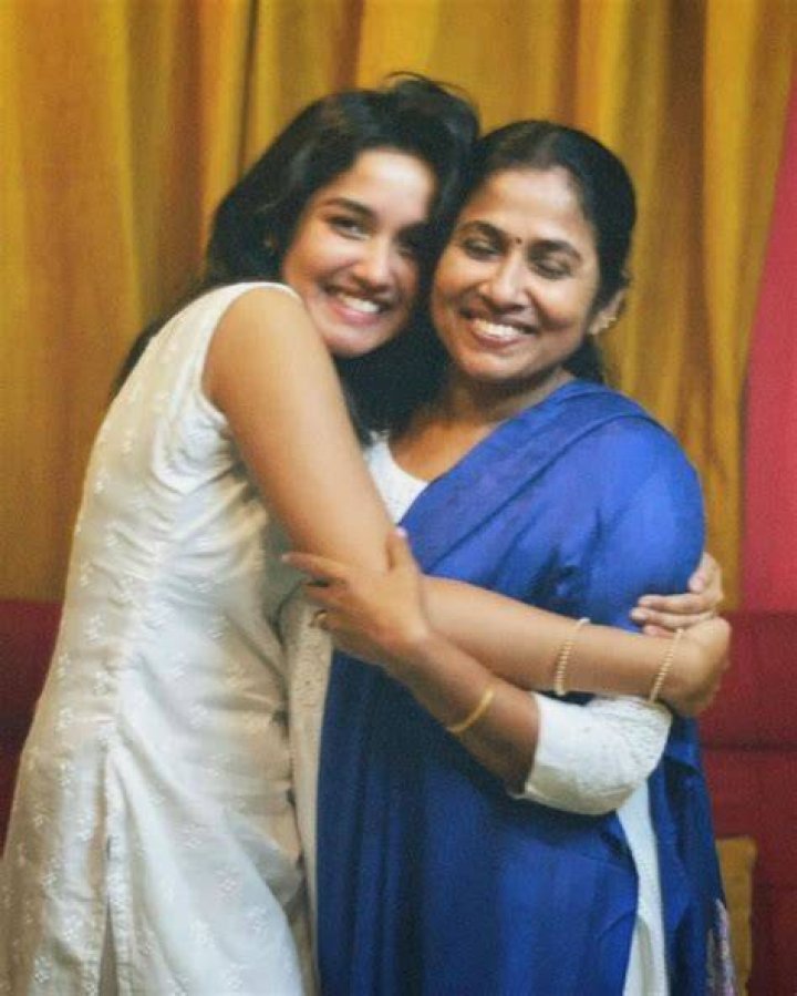 Aninkha Surendran with her mom