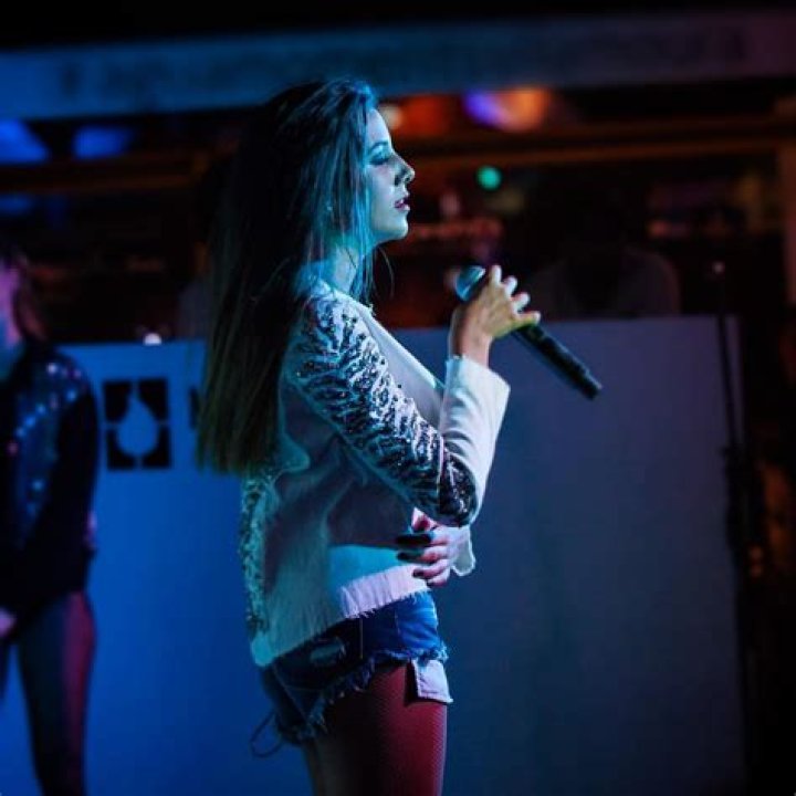 April Ivy sang Far from Home