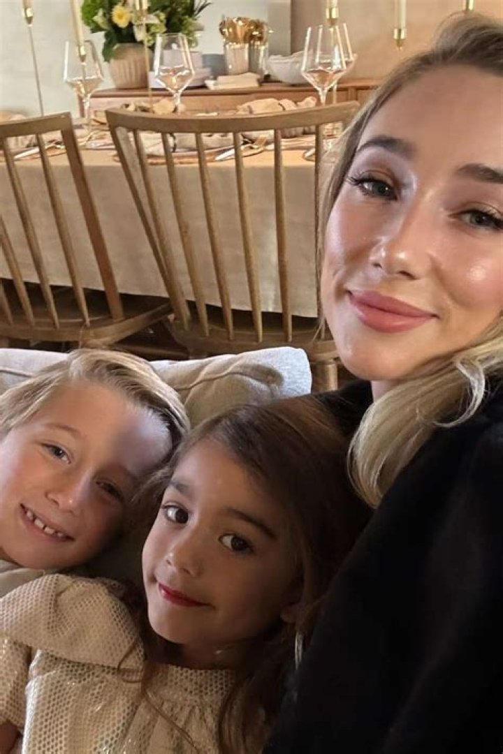 Aurora Culpo with her mother father and sisters