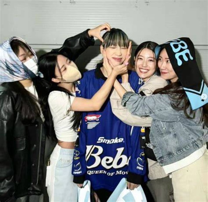 Bada Lee with her friends