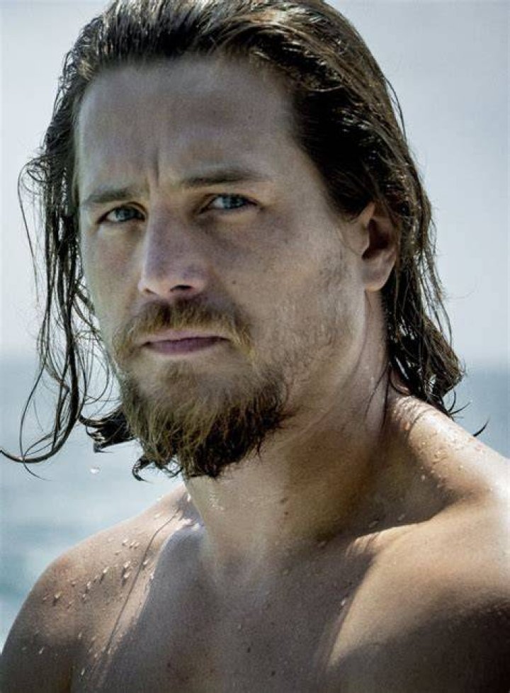 Ben Robson learns surfing