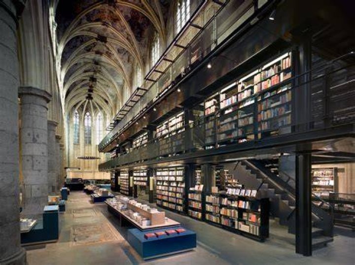 Coolest Bookstores Dominicanen Cross