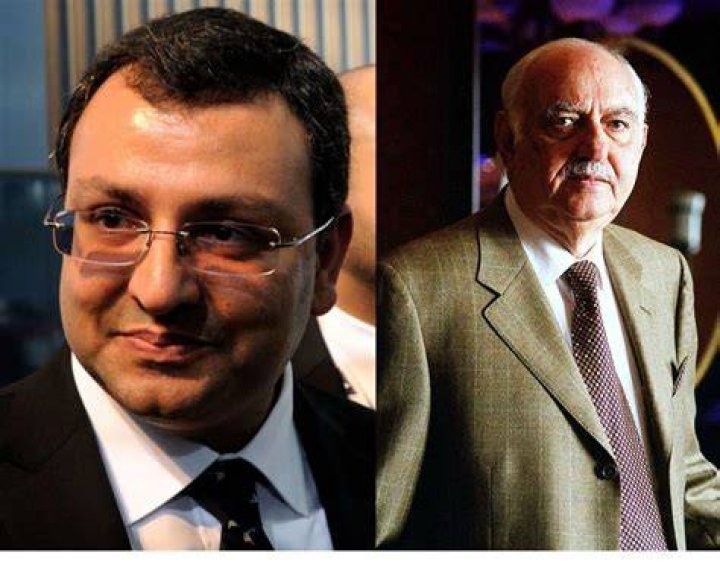 Cyrus Mistry with his father mother brother and sisters
