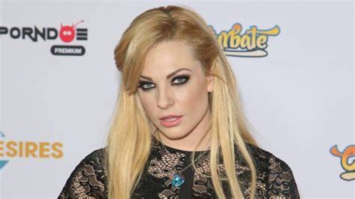 Dahlia Sky Height, Weight & Body measurements