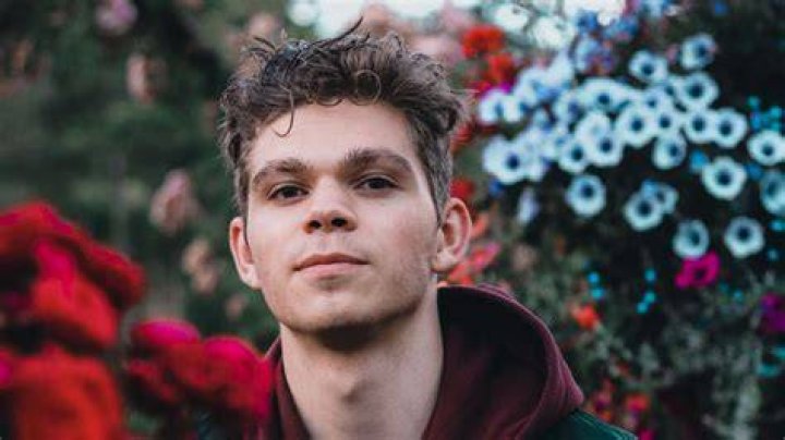 Daniel Diemer Paul Runs With Leah Lewis Ellie Chu in Netflix Movie The Half of It