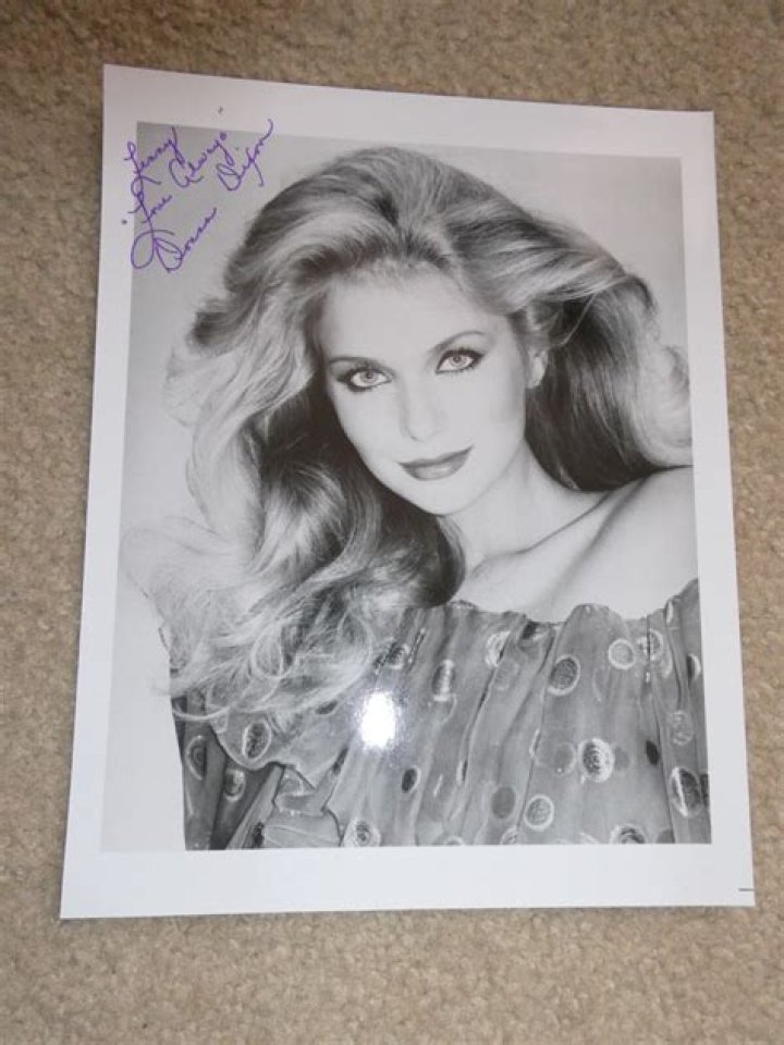 Donna Dixon autograph