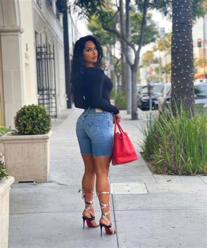 Gallienne Nabila is a fashion model