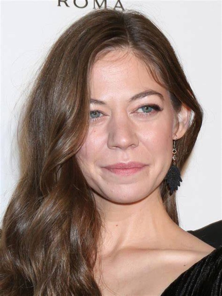 How tall is Analeigh Tipton