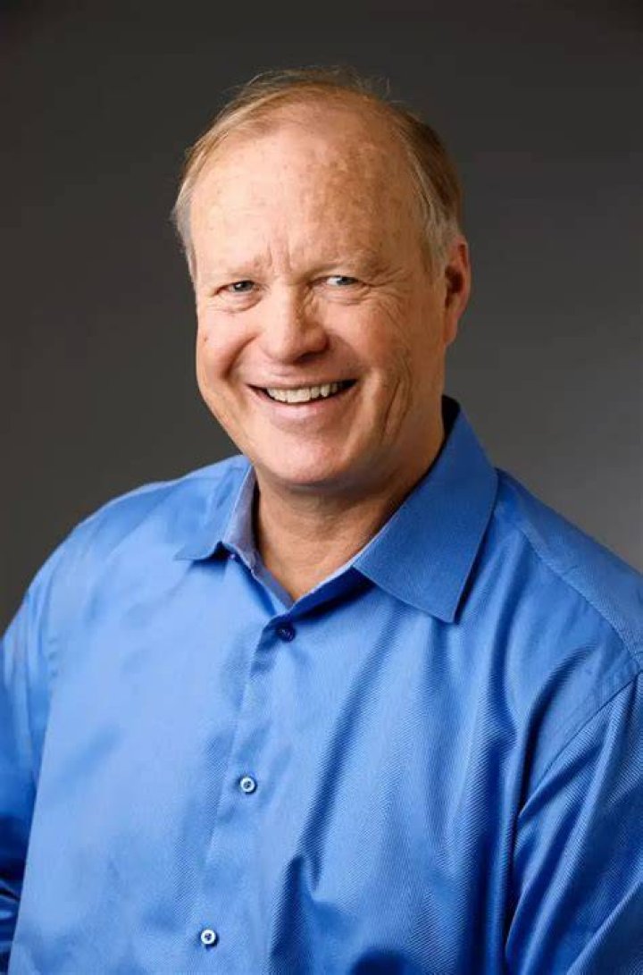 How tall is Bill Fagerbakke