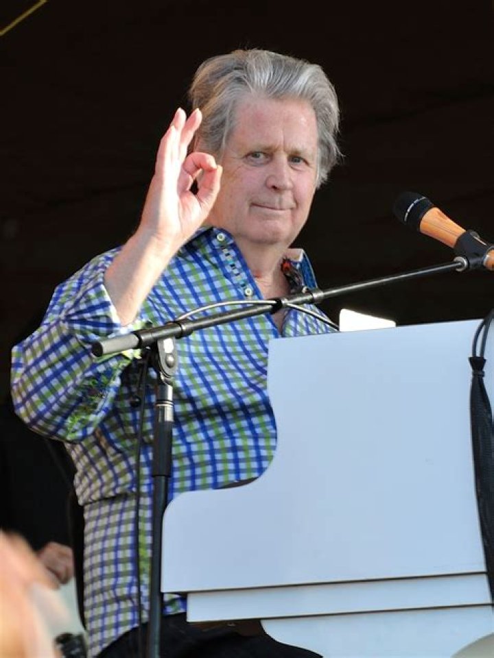 How tall is Brian Wilson