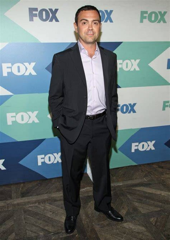 How tall is Joe Lo Truglio