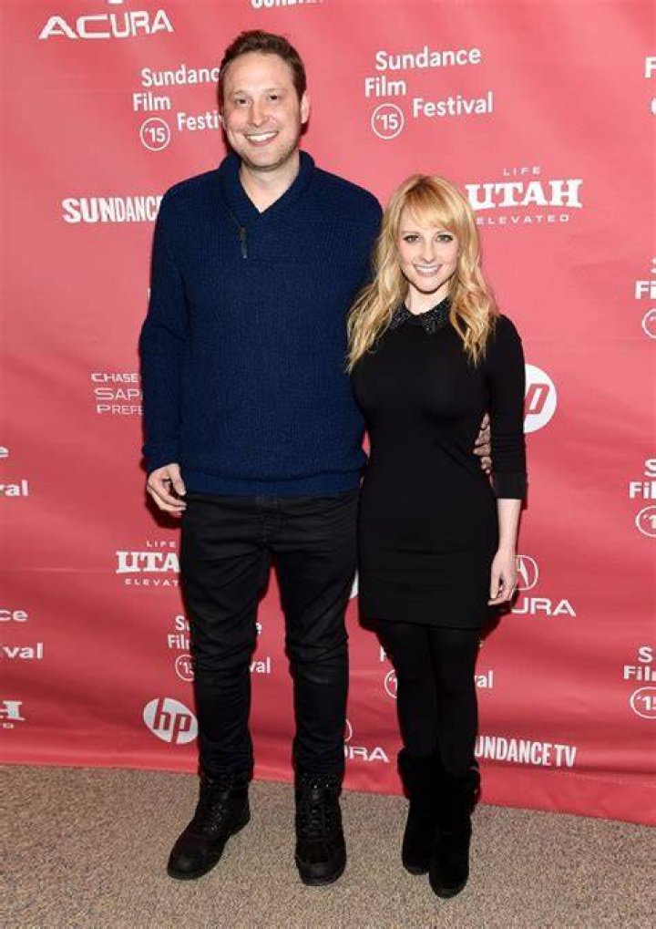 How tall is Melissa Rauch