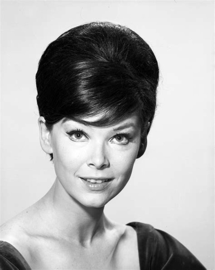 How tall is Yvonne Craig