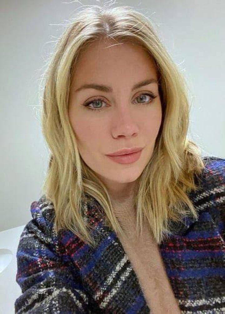 Jennifer Holland height