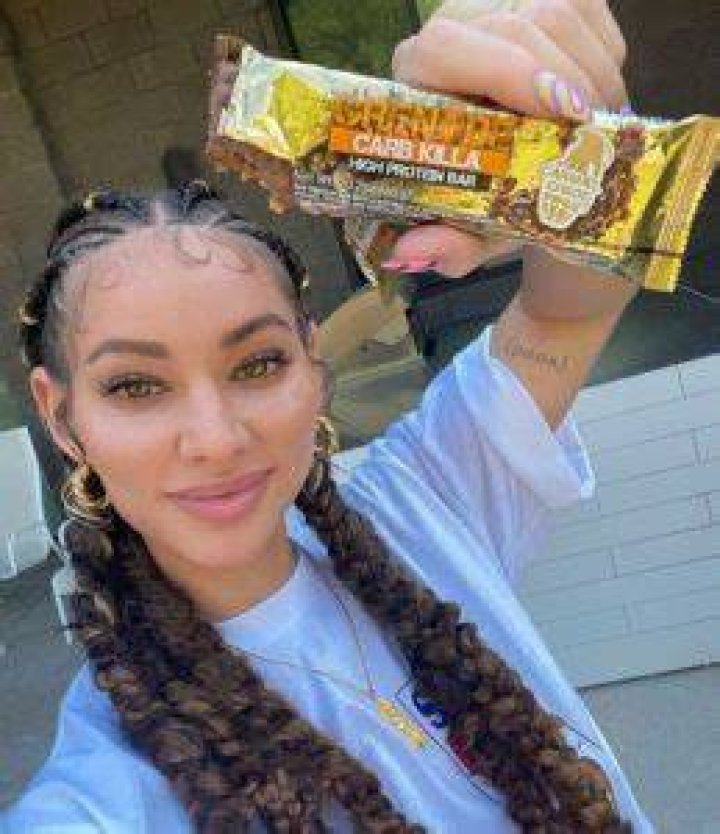 Lauren Wood promoting Grenade Protein Bar