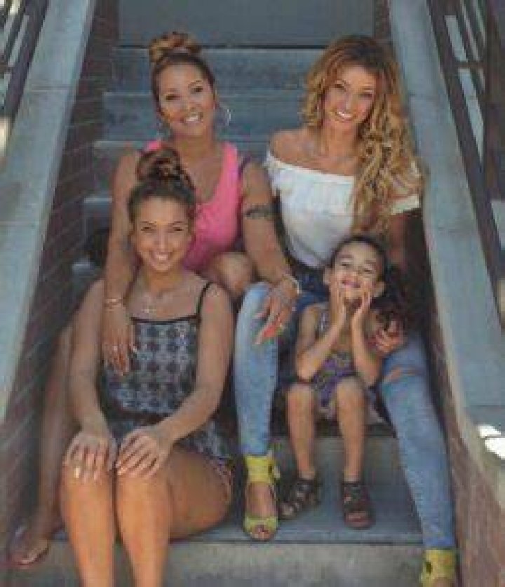 Lauren Wood with her mom Reita Wood and sisters Ashley Wood and Maleah Wood