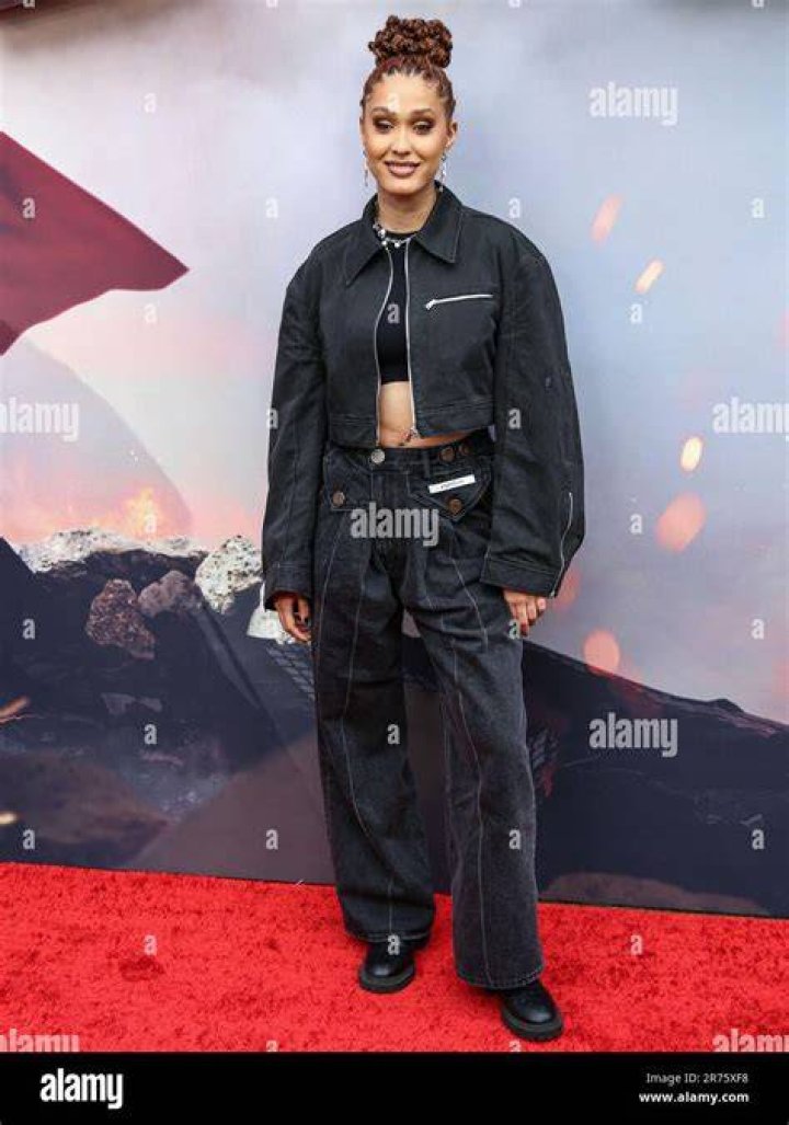 Lee Rodriguez prefers to wear pantsuit which is her favorite style of clothing