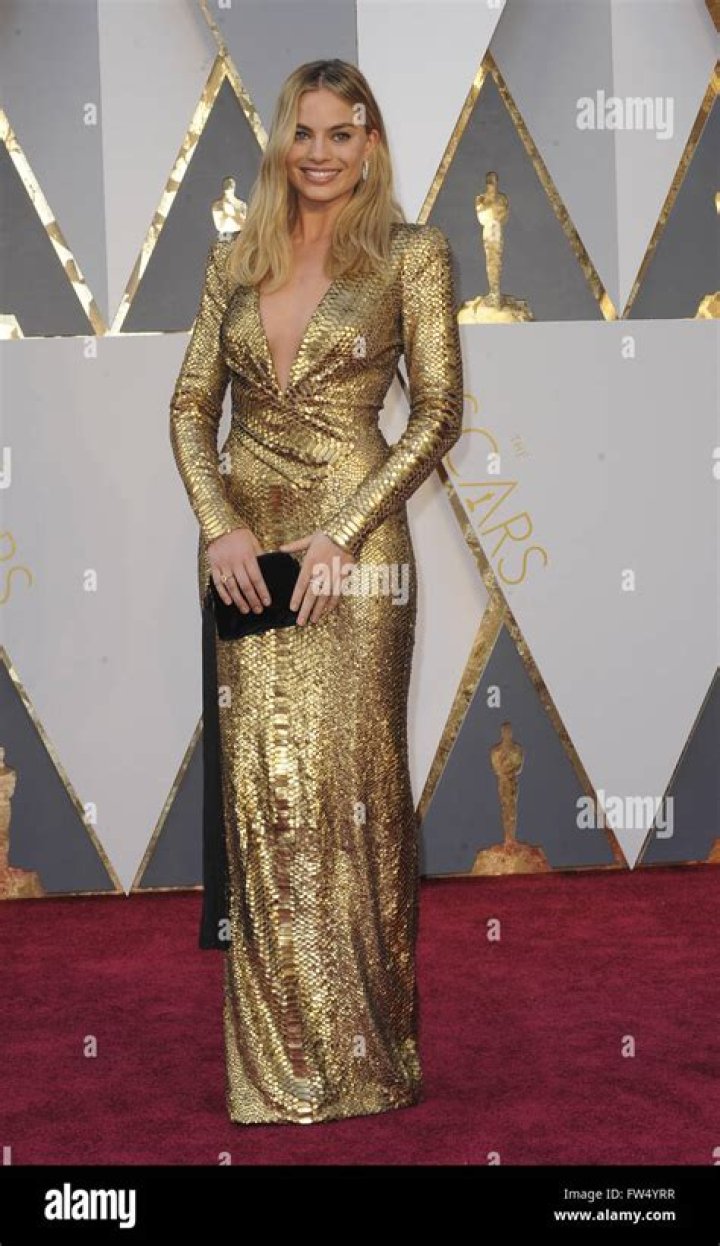 LOS ANGELES - FEB 22: Robbie Amell at the Elton John Oscar Part