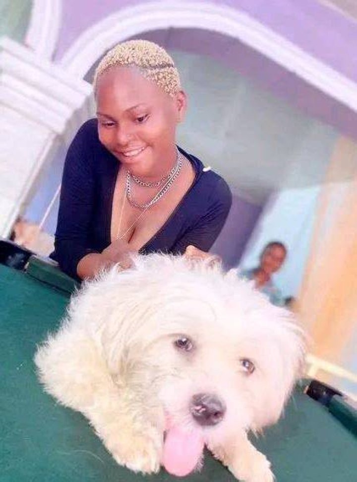 Mandy Kiss has a pet dog