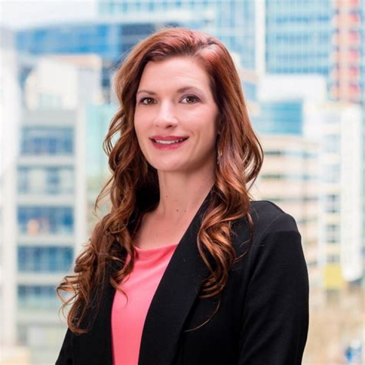Melissa Hayes Biography