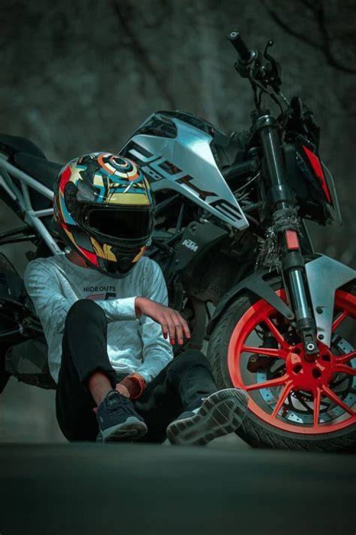 Mendeecees is a bike lover