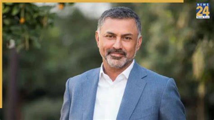 Nikesh Arora with his friend