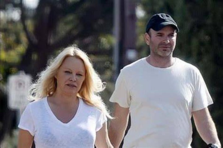 Pamela anderson divorces