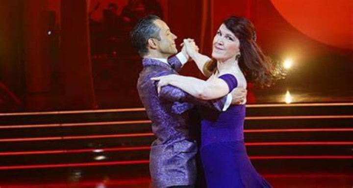 PASHA PASHKOV, KATE FLANNERY Viennese Waltz Dancing With the Stars