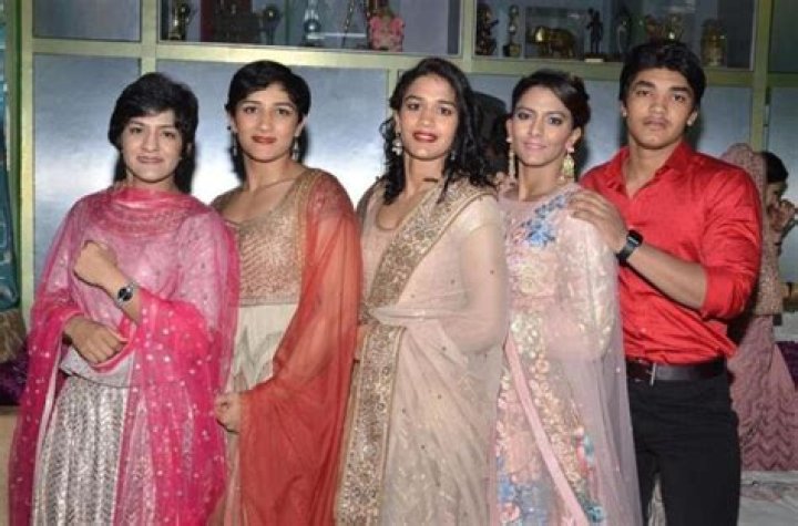 Sangeeta Phogat and her siblings