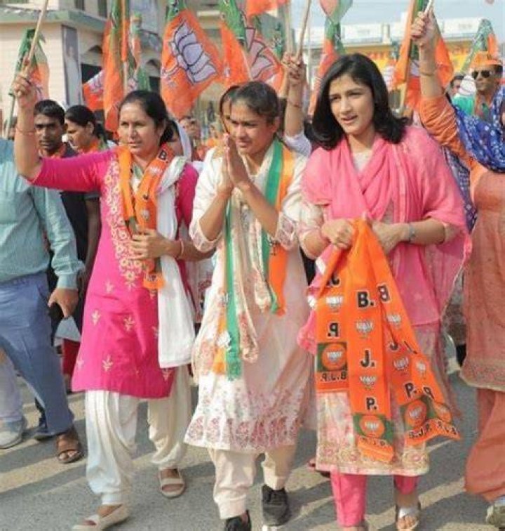 Sangeeta Phogat supports BJP government