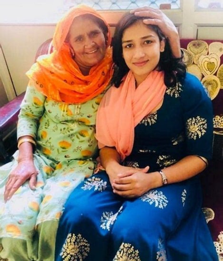 Sangeeta Phogat with her mother