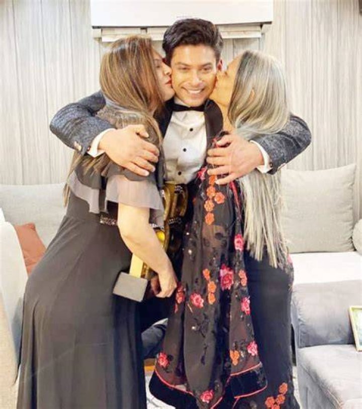 Sidharth Shukla Mom Rita Shukla (Old Photo)