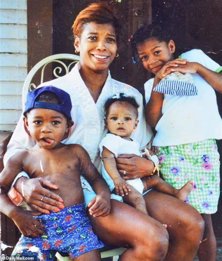 Simone and her children