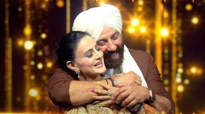 Sunny Deol and Ameesha Patel on the set Gadar 2