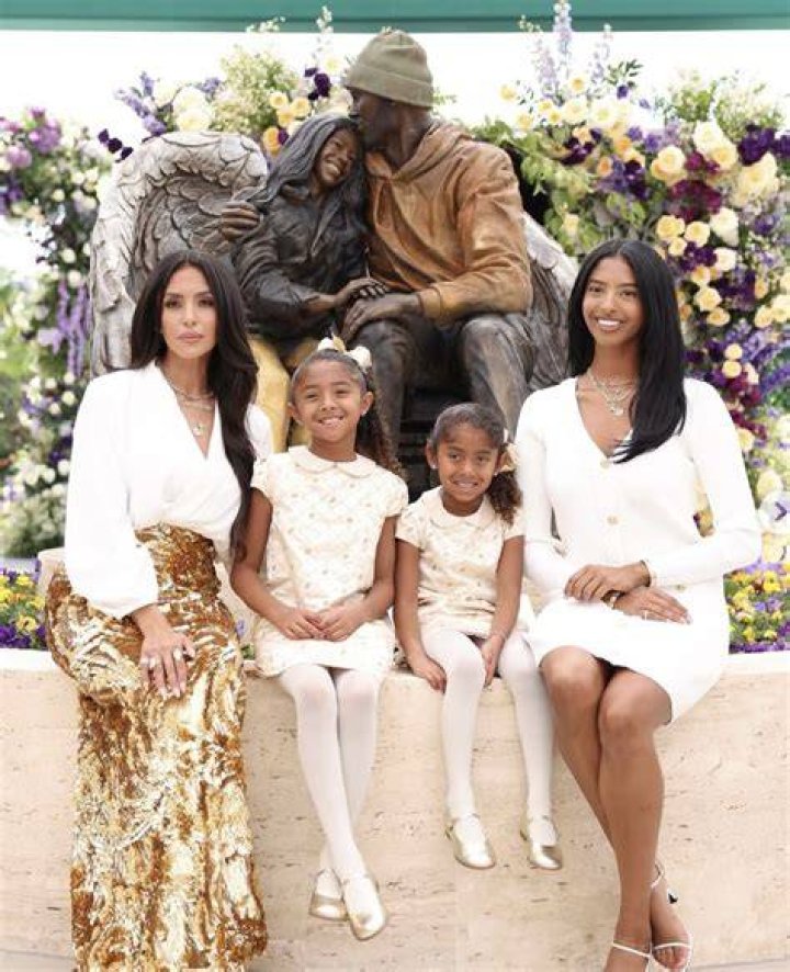 Vanessa Bryant with her friends