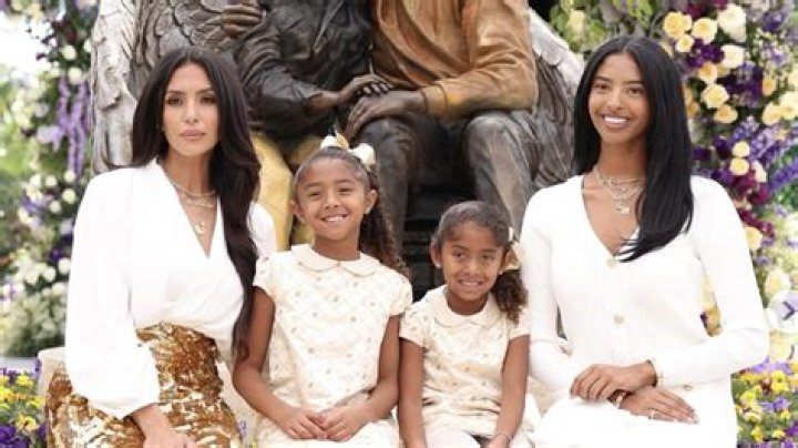 Vanessa Bryant with her sister Sophie Laine